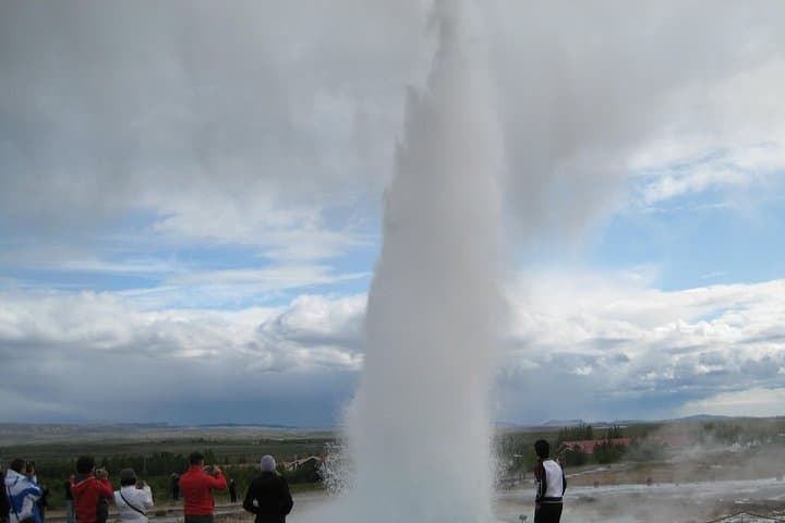 Private Golden Circle Daytrip from Reykjavík — Kerið, Geysir, Gullfoss & Þingvellir photo 2