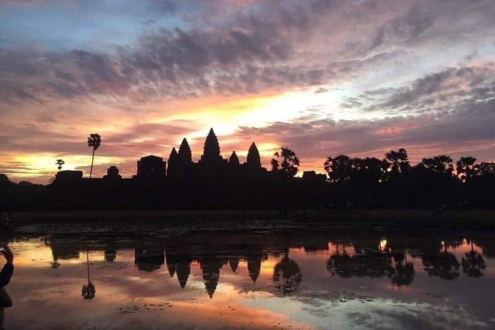 VIP Sunrise Full-Day Angkor Wat Tour: Sunrise, Bayon & Ta Prohm