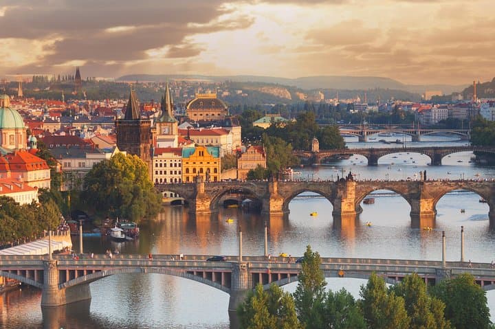 Discover Prague in 3 Hours: Private Highlights Tour of Castle, Charles Bridge & Old Town