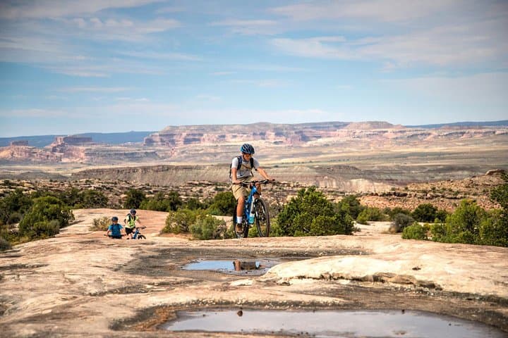 Explore Moab’s Klondike Bluff Trail: A Thrilling E-Mountain Biking Adventure Near Arches National Park