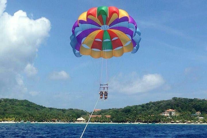 Parasail Over West Bay and Snorkel Roatán's Reefs: A West Bay Combo photo 2