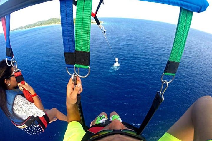 Parasail Over West Bay and Snorkel Roatán's Reefs: A West Bay Combo photo 3