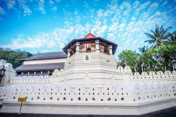 4-Day Highlights of Sri Lanka: Sigiriya, Kandy & Nuwara Eliya photo 1
