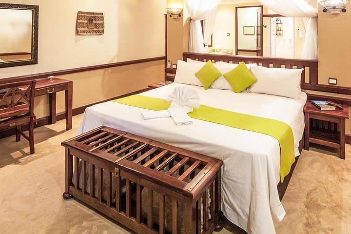 8-Night Botswana Safari: Kalahari, Okavango, Chobe & Victoria Falls photo 2