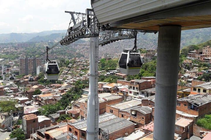 Comuna 13 Graffiti Tour & Metrocable with Colombian Fruit Tasting photo 3