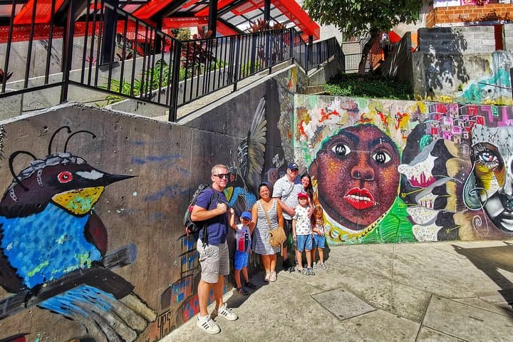 Comuna 13 Graffiti Tour & Metrocable with Colombian Fruit Tasting photo 6