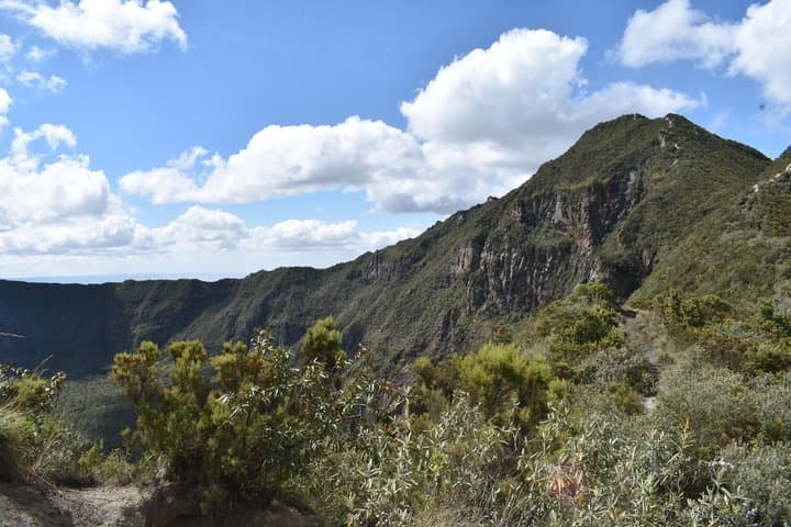 Mt Longonot Day Hike from Nairobi: Crater Rim Trek & Lunch photo 5