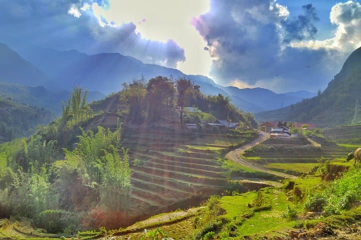 Sapa 2-Day Trek & Village Immersion: Luxury Limousine to Hmong and Red Dao Trails