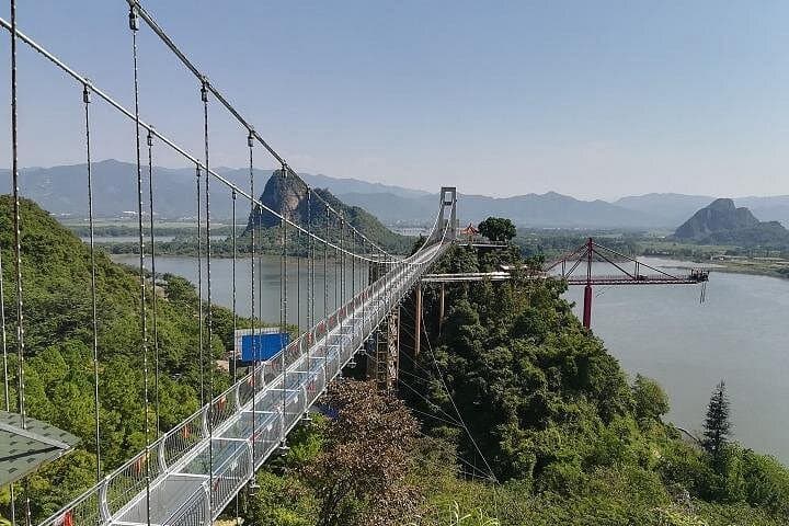 Qingyuan Glass Skywalk & Baojing Palace Cave: Private Day Tour from Guangzhou
