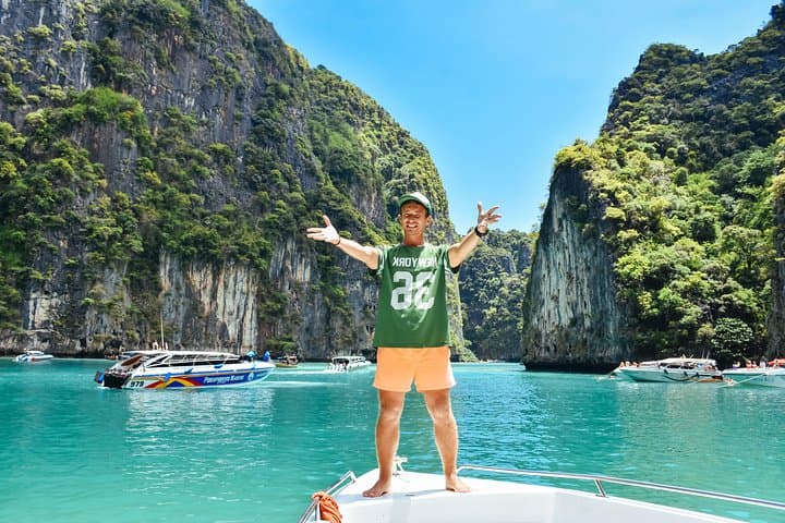 12 Islands Overnight Tour from Phuket — Phi Phi, James Bond & Maya Bay Adventure photo 4