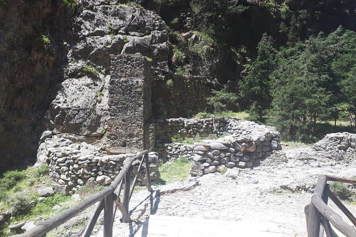 Samaria Gorge Guided Hike from Omalos to Agia Roumeli photo 4