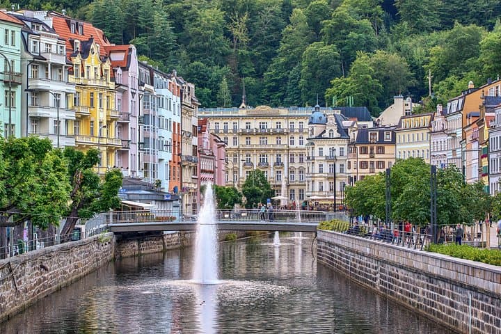 Karlovy Vary Day Trip: Carlsbad Spa & Moser Glass Factory Tour photo 3