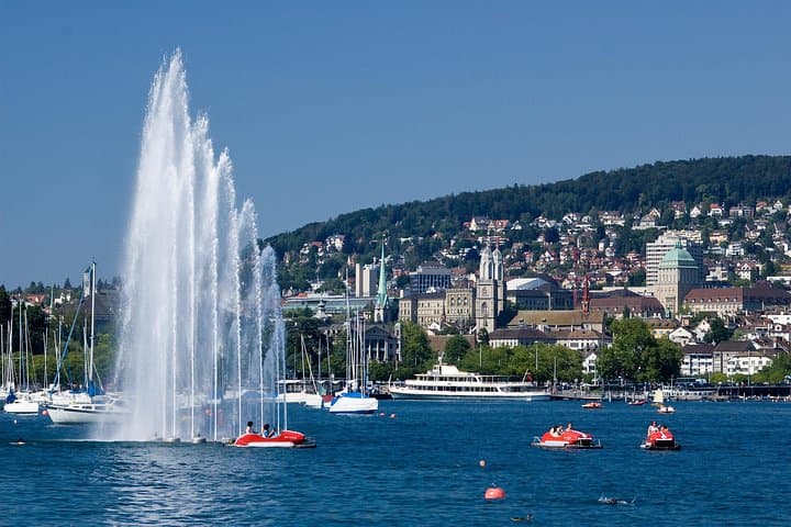 Zurich Highlights Tour: Lake Zürich, Old Town & Optional FIFA Museum photo 2