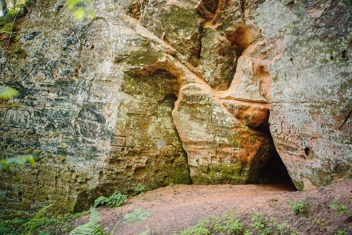 Private Sightseeing Tour in Sigulda: Turaida Castle, Gutmanala & Bobsleigh Track photo 3