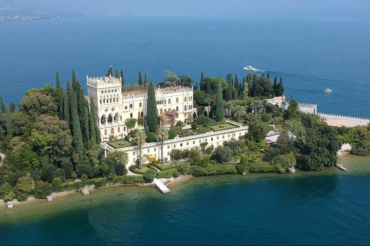 Private Boat Tour to Isola del Garda: 1-Hour Scenic Cruise from Salò