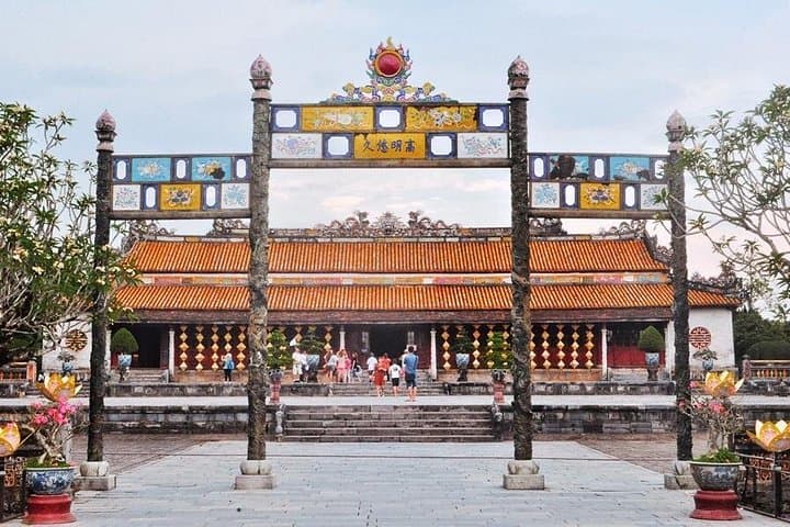 Hue Day Trip from Hoi An: Private Car to Imperial Citadel & Thien Mu Pagoda