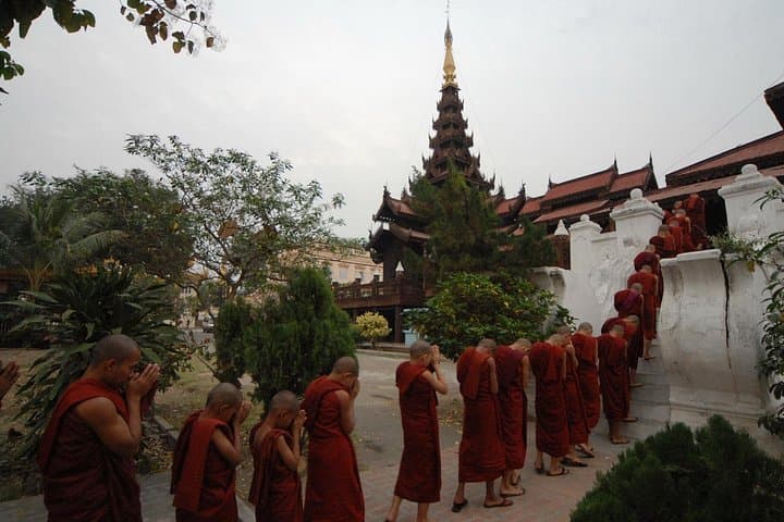 Full-Day Mandalay & Amarapura Adventure: U Bein Bridge, Mahagandayon & Mandalay Hill photo 4