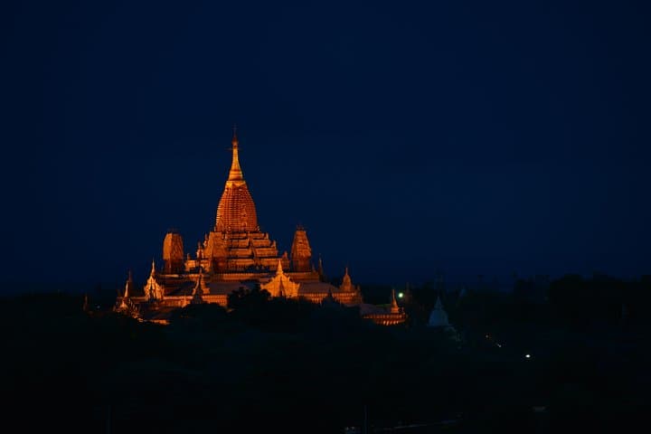 Private Day Adventure in Bagan: Temples, Markets & Ayeyarwaddy Sunset Cruise photo 5