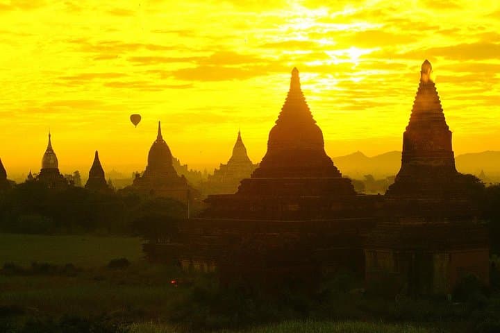 Private Day Adventure in Bagan: Temples, Markets & Ayeyarwaddy Sunset Cruise photo 6