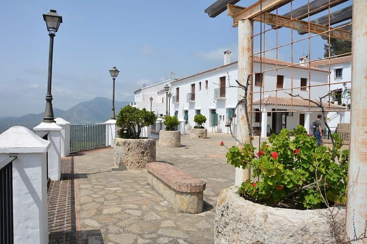 E‑Bike Wine, Tapas & Lake Zahara: Full‑Day Tour from Ronda