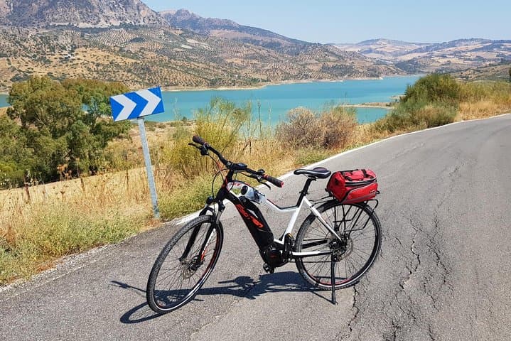 E‑Bike Wine, Tapas & Lake Zahara: Full‑Day Tour from Ronda photo 3