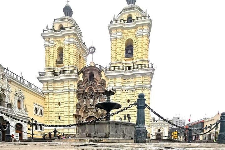 Lima Photo Day Tour: Capture Plaza Mayor, Barranco & Miraflores in One Day photo 3