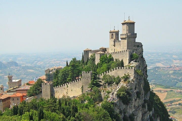 San Marino Private Historic Walking Tour — Monte Titano, Guaita Tower & Basilica photo 4