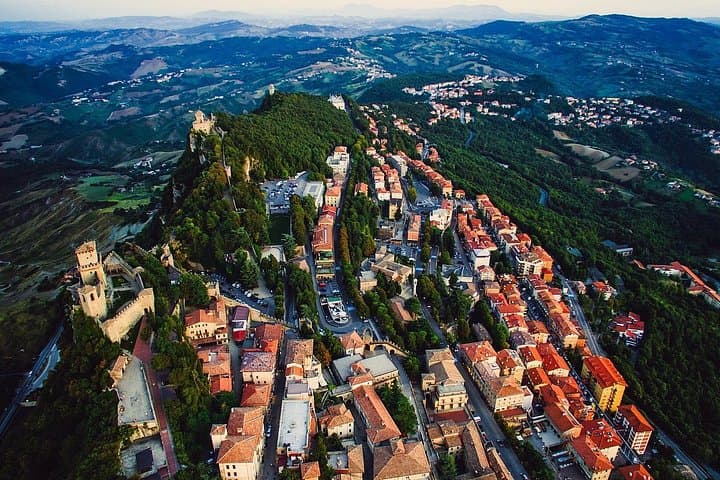 San Marino Private Historic Walking Tour — Monte Titano, Guaita Tower & Basilica photo 3