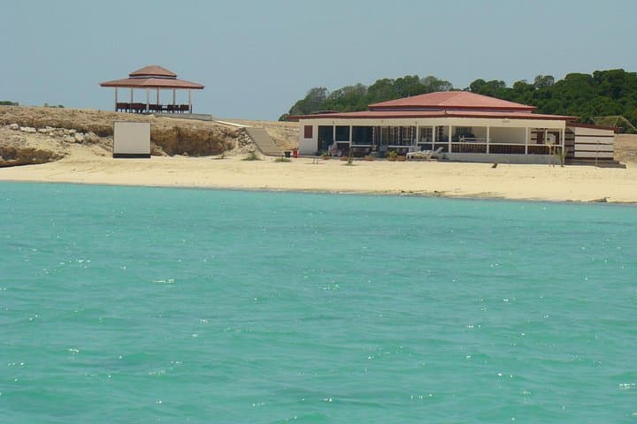 3-Day Djibouti Tour — Moucha Islands, Whale Sharks & Sables Blancs