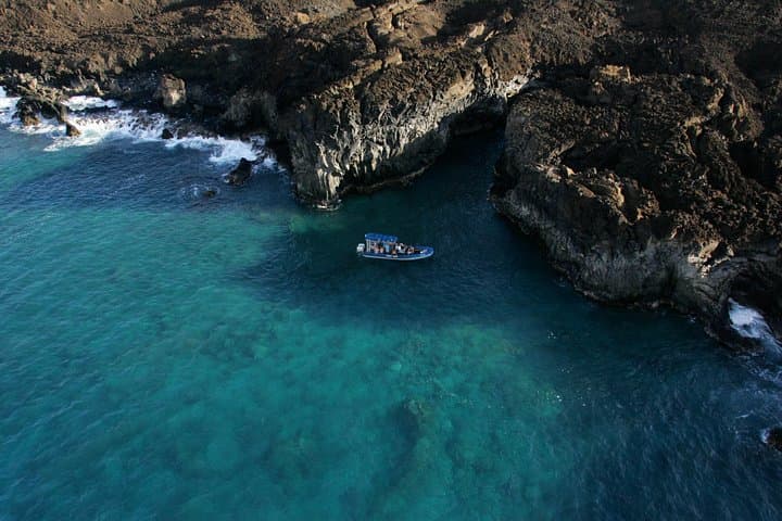 La Perouse Bay to Molokini: 5.5‑Hour Sea Cave & Snorkel Adventure from Kihei photo 1