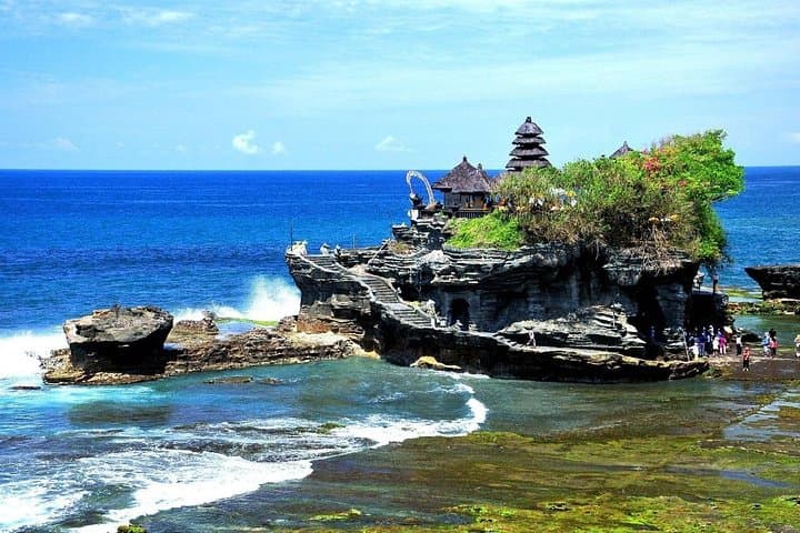 Bali Bedugul and Tanah Lot Day Tour — Taman Ayun, Ulun Danu & Wanagiri Viewpoints photo 1