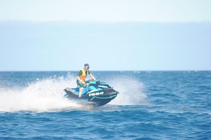 Jet‑Ski and Parasail Combo at Playa Chica, Lanzarote: 90‑Minute Coastal Thrill photo 3