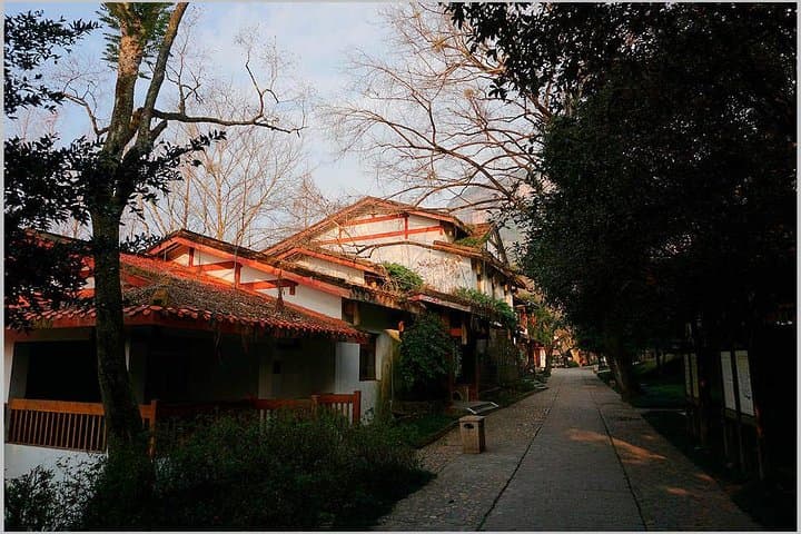 Two-Day Private Mount Wuyi Tour: Bamboo Rafting, Danxia Peaks & Wuyi Culture photo 4