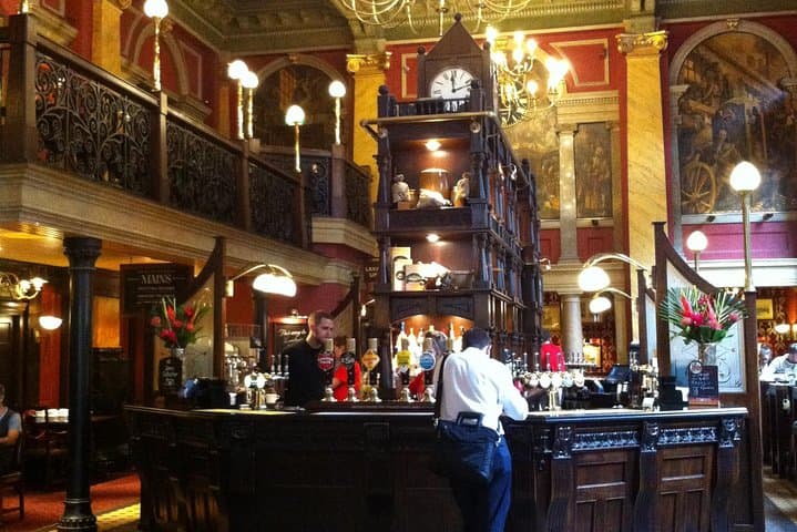 Private Historic Pub Tour in London with a Drinks Expert photo 6