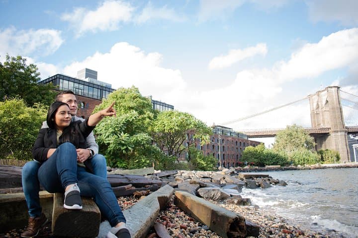 Brooklyn Bridge Photo Session: DUMBO Portraits & Bridge Walk photo 3
