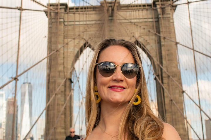 Brooklyn Bridge Photo Session: DUMBO Portraits & Bridge Walk photo 6