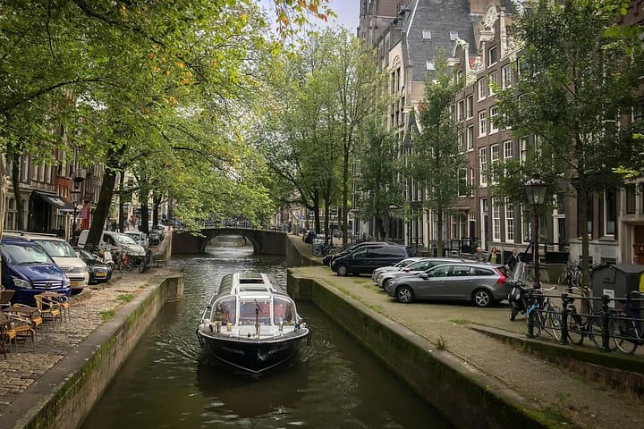 Amsterdam Live Guided Canal Cruise — 1-Hour Sightseeing on Historic Waterways photo 4