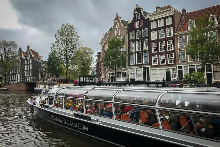 Amsterdam Live Guided Canal Cruise — 1-Hour Sightseeing on Historic Waterways photo 6