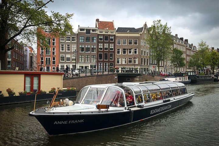 Amsterdam Live Guided Canal Cruise — 1-Hour Sightseeing on Historic Waterways photo 5
