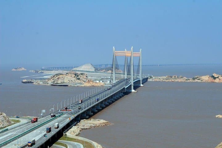 Shanghai Tower to Yangshan: Full-Day Private Tour of Donghai Bridge & Deep-Water Port photo 4