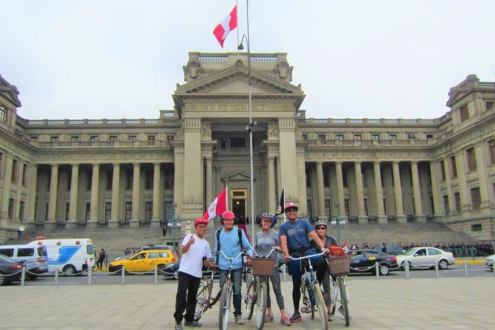 Downtown Lima Bike Tour: Miraflores, Historic Center & Lunch photo 2