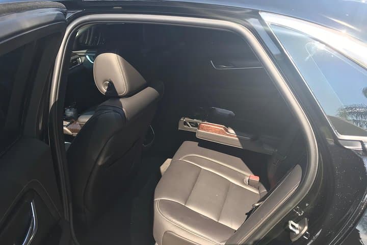 Orlando Airport to Lake Buena Vista: Private MCO Transfer with Meet-and-Greet & Grocery Stop photo 2