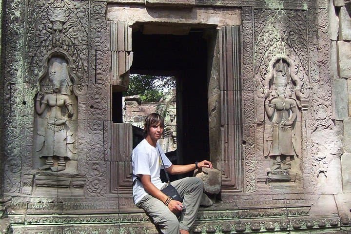 4-Day Cambodia Highlights Tour: Phnom Penh to Angkor Wat & Tonle Sap photo 4