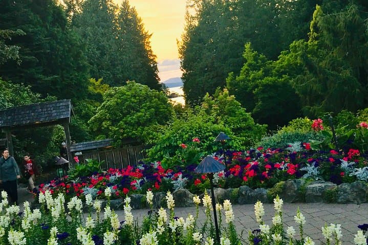 Victoria to Butchart Gardens: Private Deluxe 5-Hour Tour of Gardens, Harbour & History photo 5