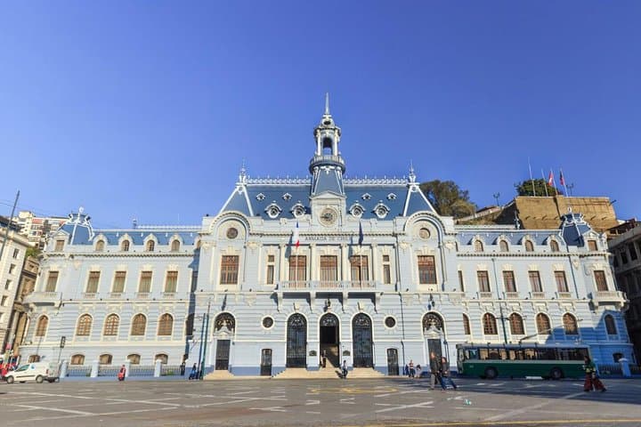 Coast and Color: Day Tour of Valparaíso and Viña del Mar from Santiago photo 3