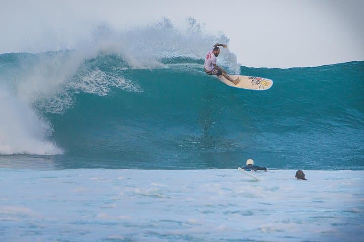Kahalu'u Surf Lessons: Learn to Surf with Kona's Pros photo 2