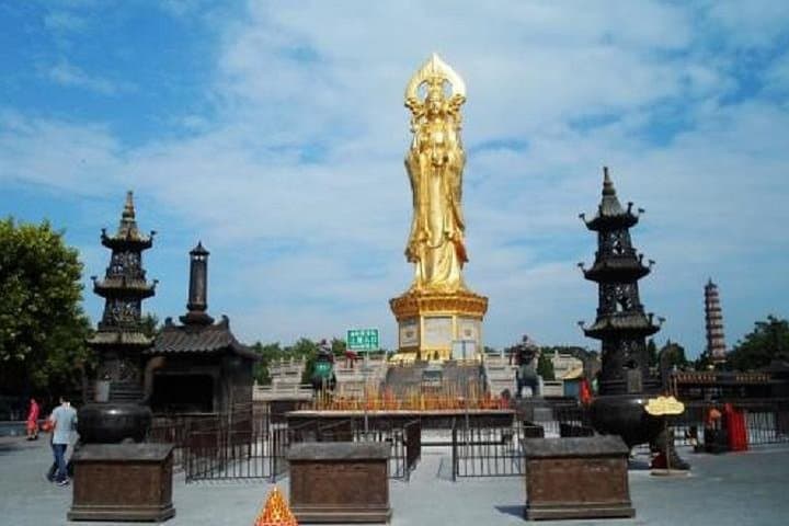 Lotus Mountain & Seagull Island Private Day Tour from Guangzhou: Big Buddha, Ancient Quarries & Village Cycling photo 4