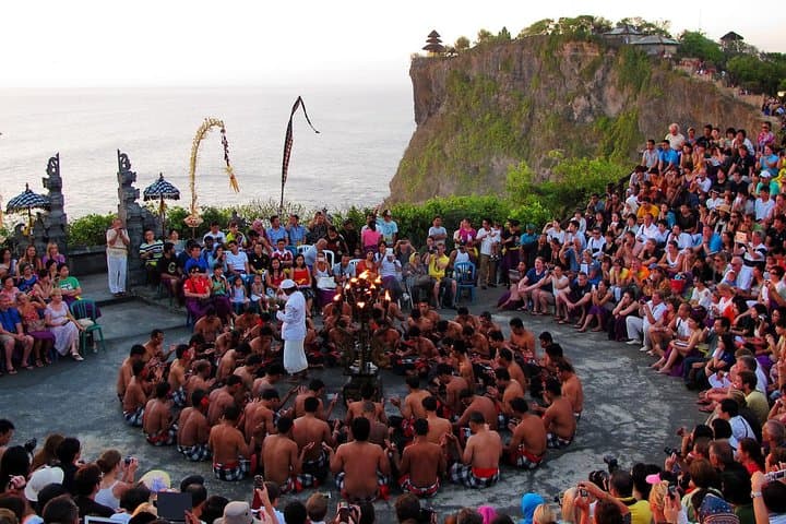 Uluwatu Temple Sunset & Kecak Fire Dance with Jimbaran Seafood Dinner photo 3