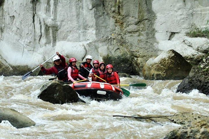 Elo River Rafting Near Magelang: Beginner-Friendly Java Rapids photo 3