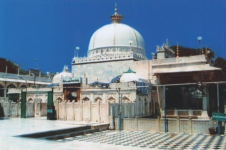 7-Day Golden Triangle Tour with Ajmer Sharif: Delhi, Agra & Jaipur Highlights photo 1